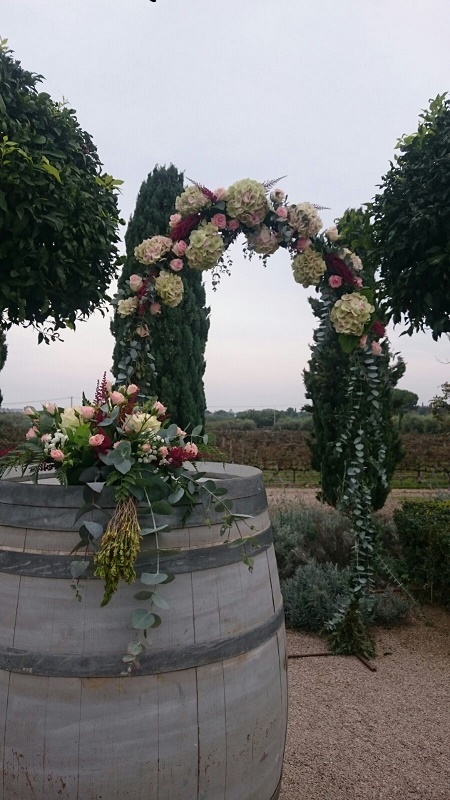 Arco con flores para bodas Tarragona